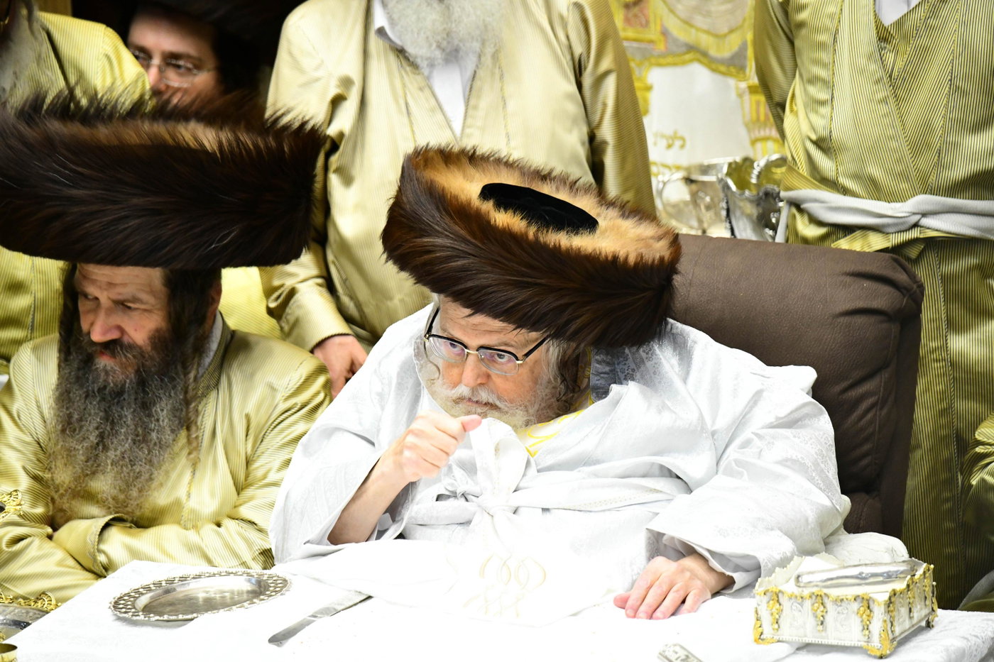 האדמו"ר מתולדות אברהם יצחק בטיש מוצאי יום כיפור