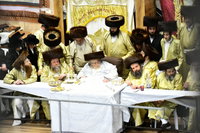 האדמו"ר מתולדות אברהם יצחק בטיש מוצאי יום כיפור