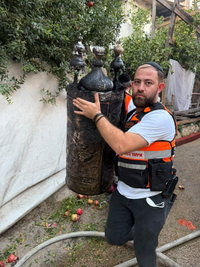 שריפת ענק משתוללת במאה שערים; ספרי תורה מפוייחים חולצו מבית הכנסת הבוער | תיעוד כואב