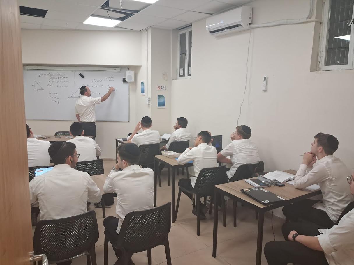 התחושה היא שהבחורים כאן לוקחים אחריות על החיים שלהם מקצה לקצה, אין להם רגע דל כדי לבזבז אותו בפנימיה או בחוץ.