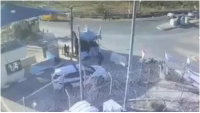 המחבל מתנפל על חיילים במחסום ומחוסל בתוך שניות | רגעי הפיגוע היום