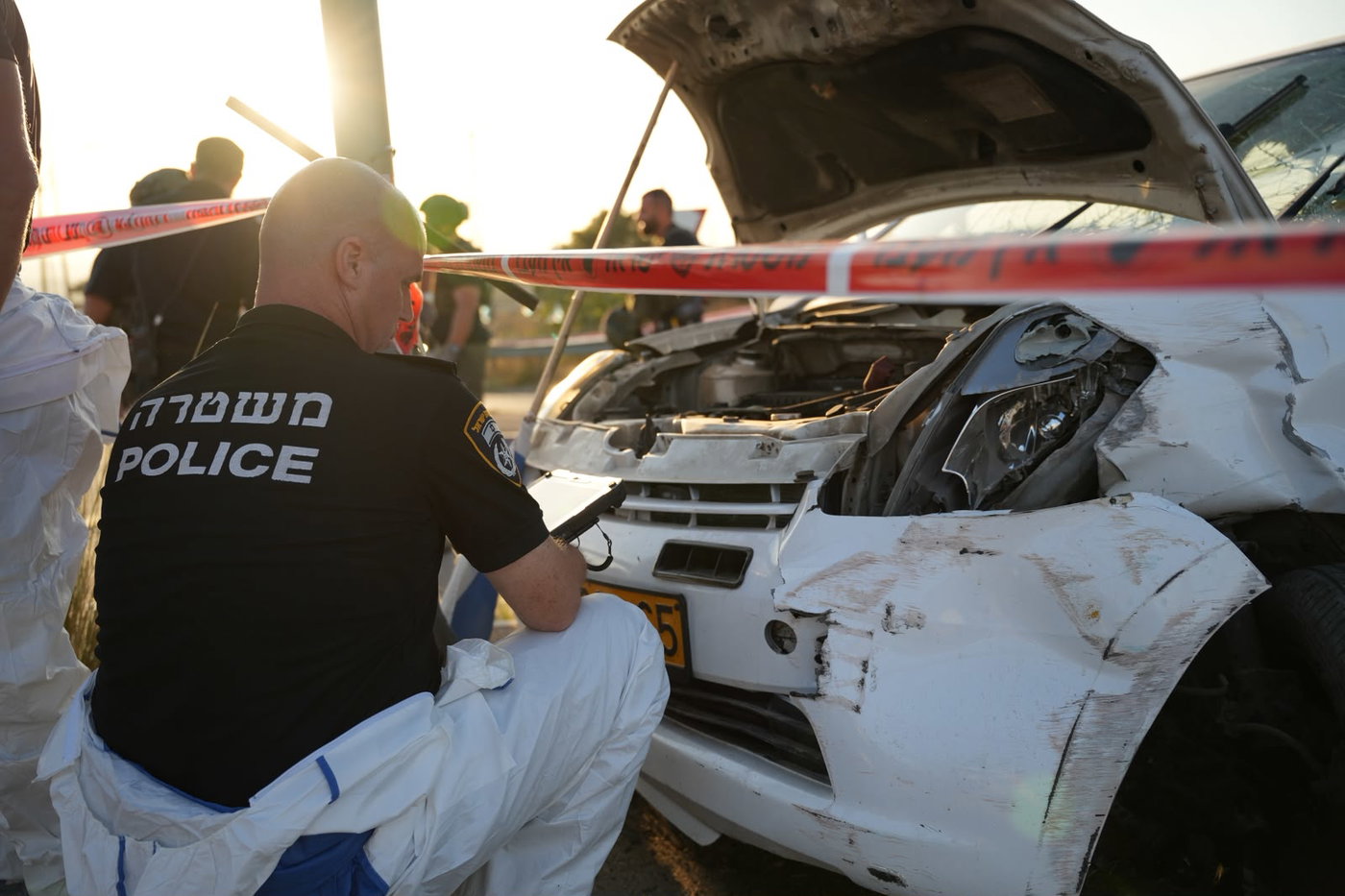 המחבל מתנפל על חיילים במחסום ומחוסל בתוך שניות | רגעי הפיגוע היום
