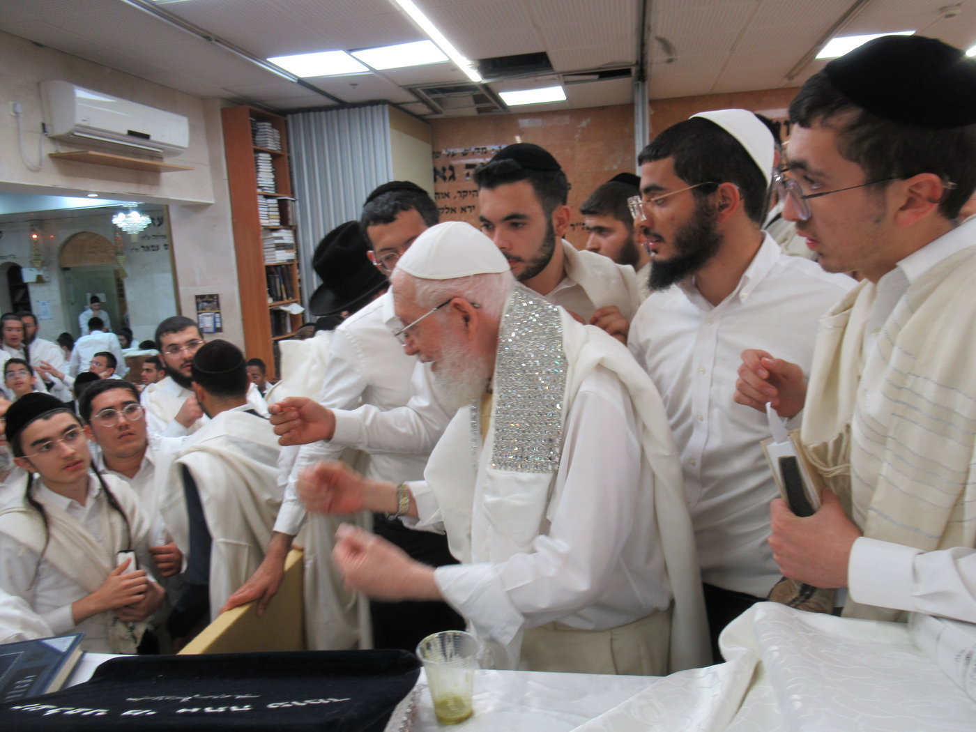 מוצאי יו"כ בכסא רחמים