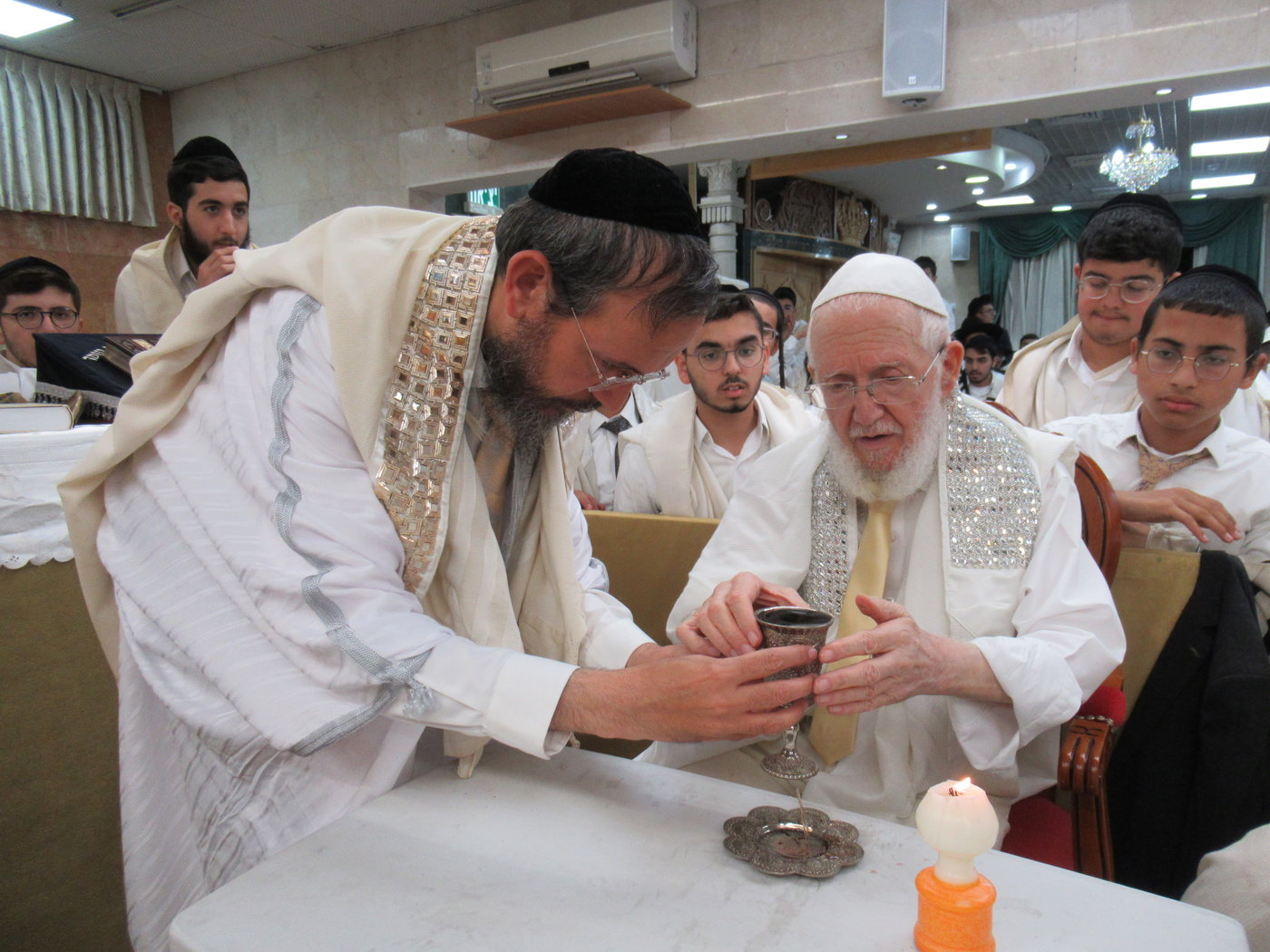 מוצאי יו"כ בכסא רחמים
