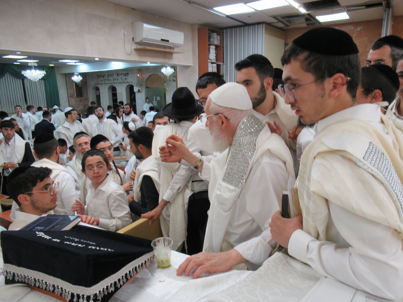 מוצאי יו"כ בכסא רחמים