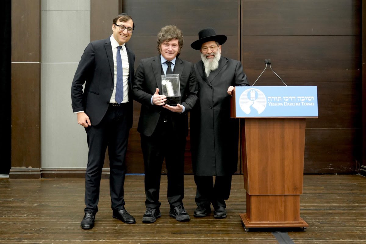 נשיא ארגנטינה קיבל פרס 'אוהב ישראל' בישיבה בניו יורק - רגע לפני נאומו באו״ם