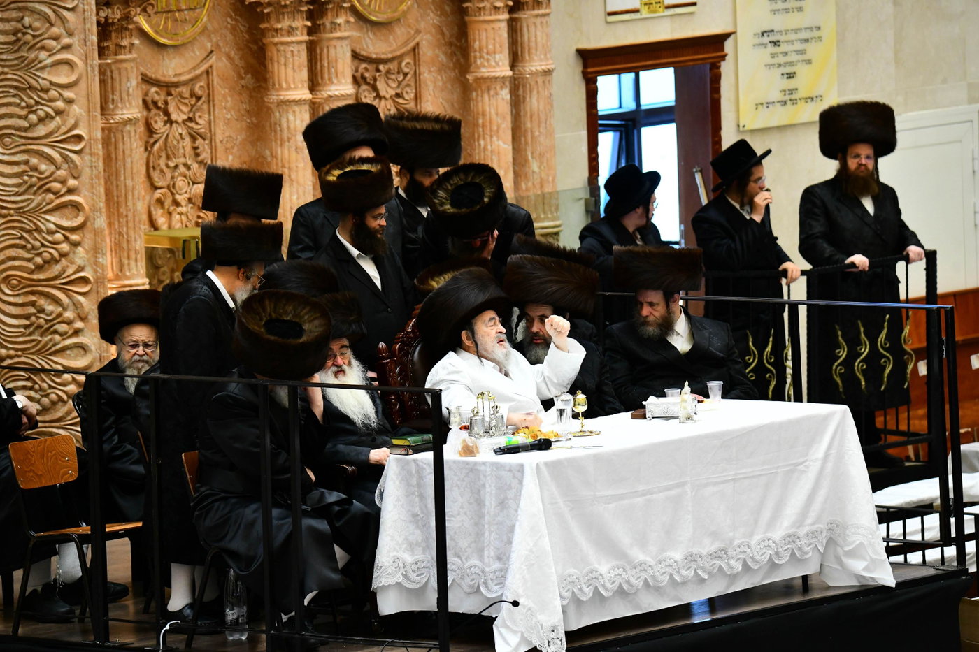 האדמו"ר מויז'ניץ בטיש ערב יום כיפור