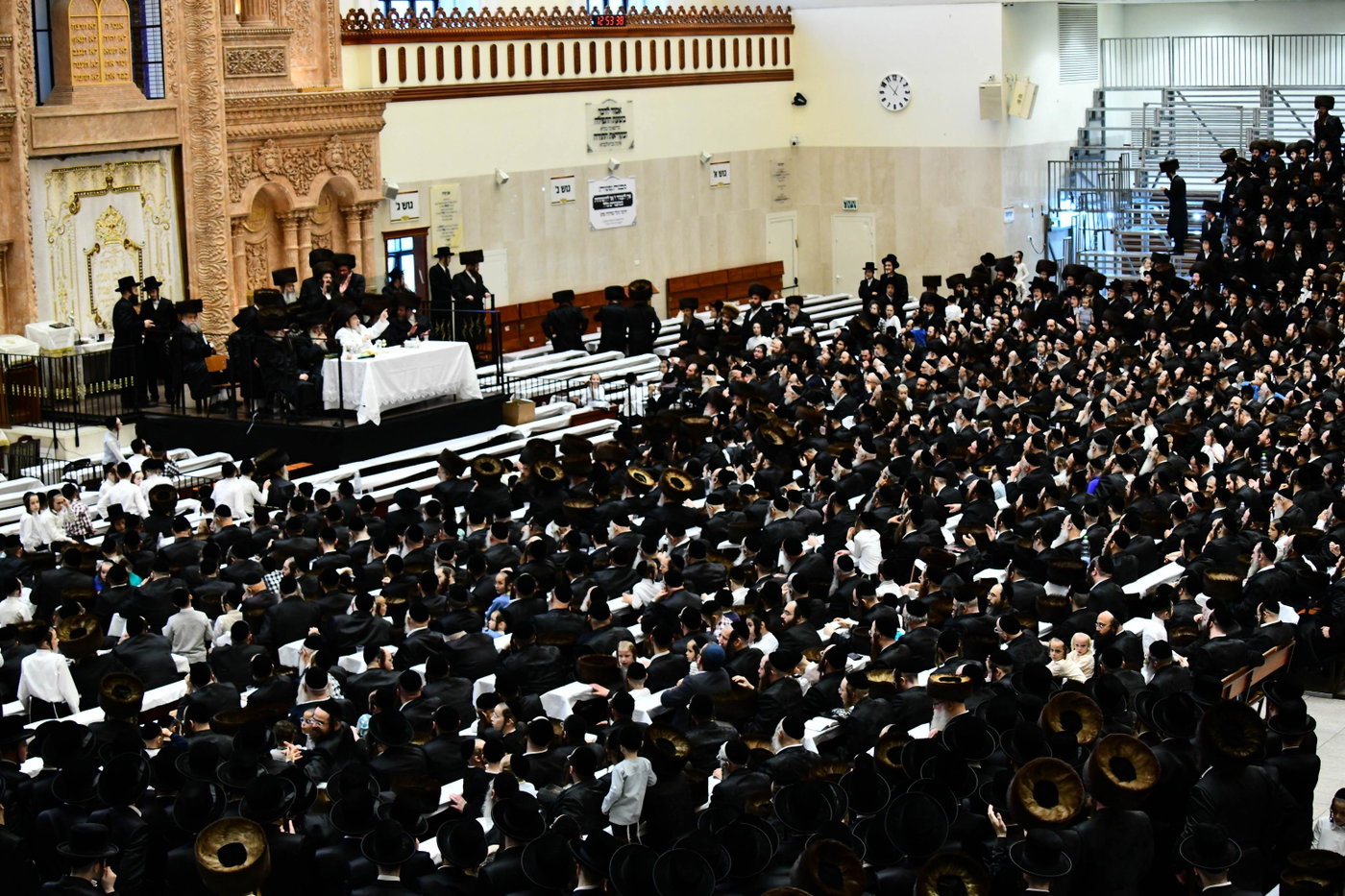 האדמו"ר מויז'ניץ בטיש ערב יום כיפור