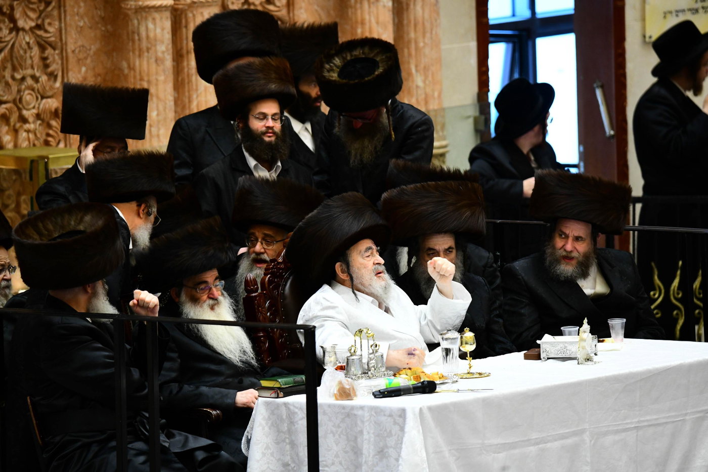 האדמו"ר מויז'ניץ בטיש ערב יום כיפור