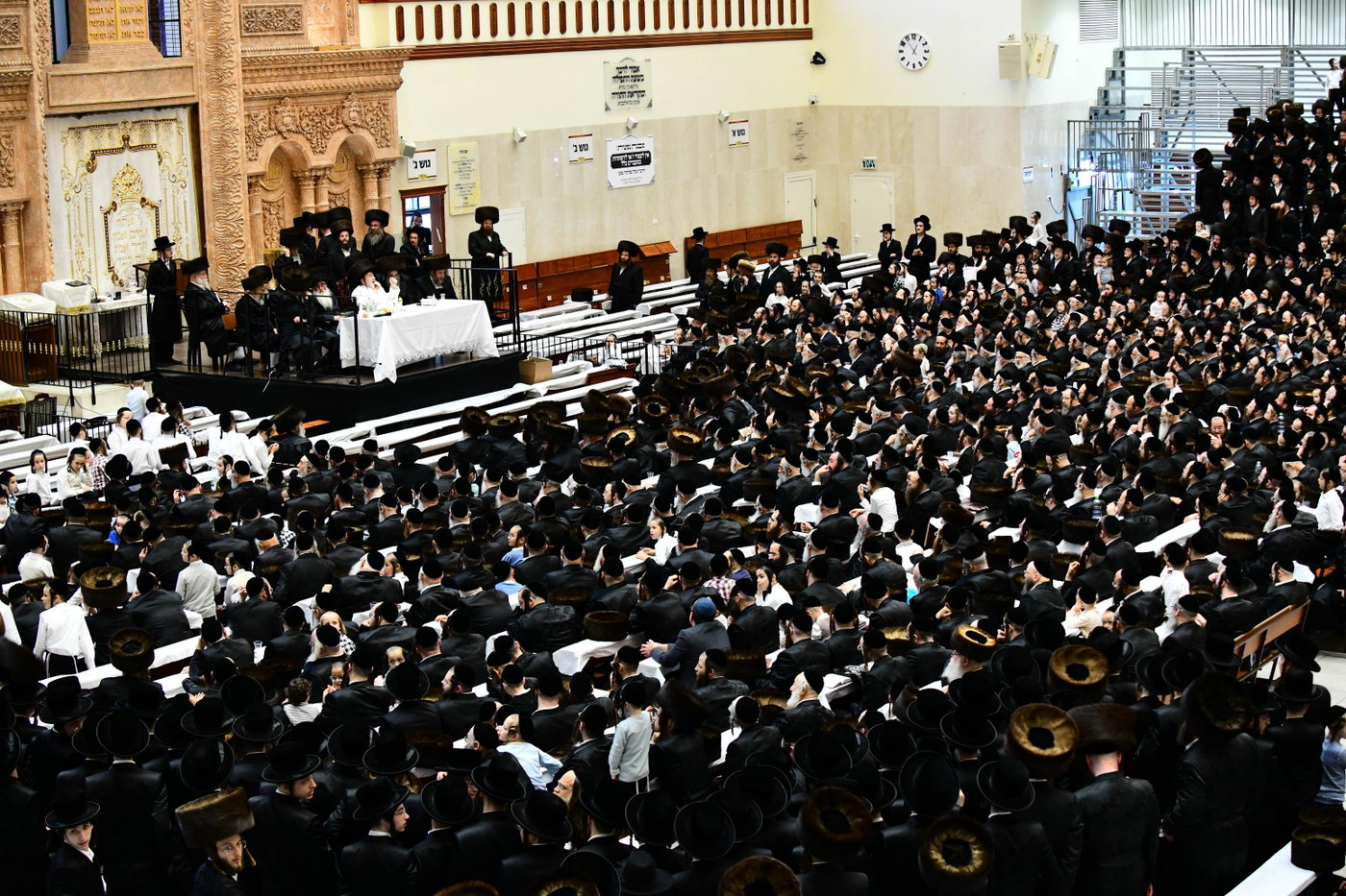 האדמו"ר מויז'ניץ בטיש ערב יום כיפור