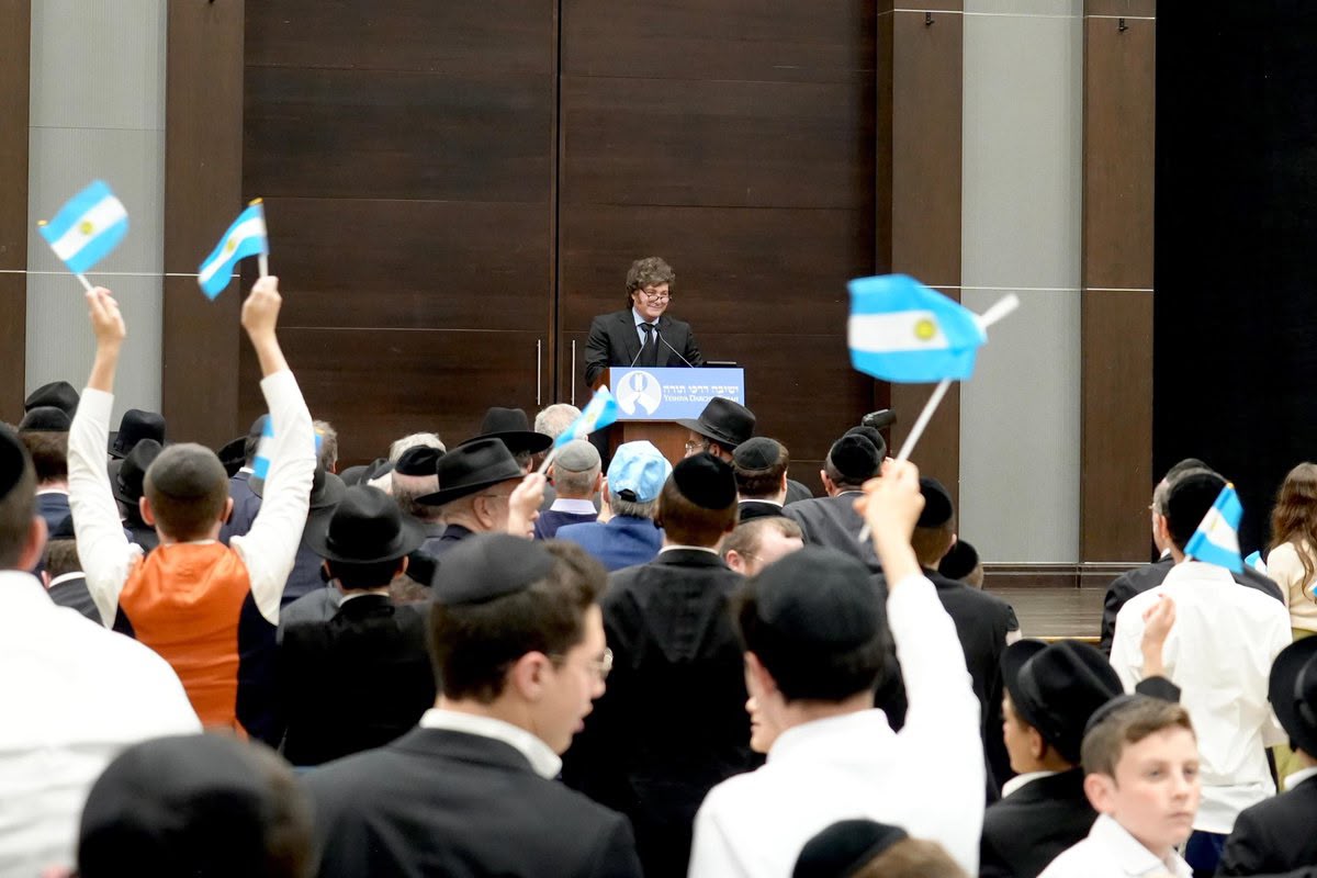 נשיא ארגנטינה קיבל פרס 'אוהב ישראל' בישיבה בניו יורק - רגע לפני נאומו באו״ם