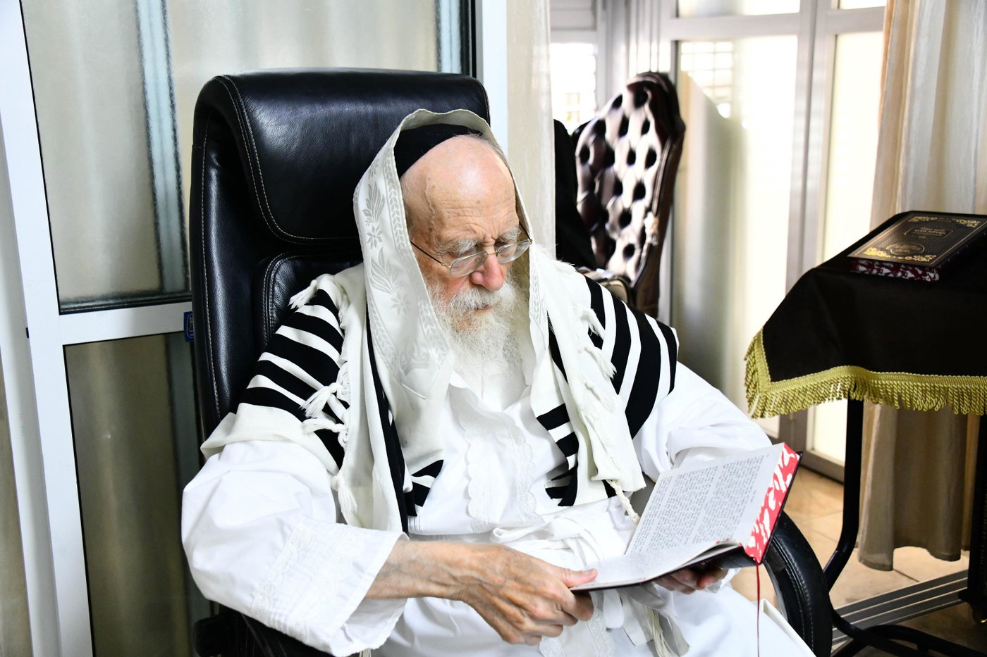 ערב יו"כ אצל הגר"ש גלאי