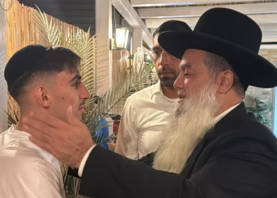 שורד השבי במפגש מרגש עם הרב יגאל כהן: "קיבלתי שמירת נגיעה בזכותך" | צפו