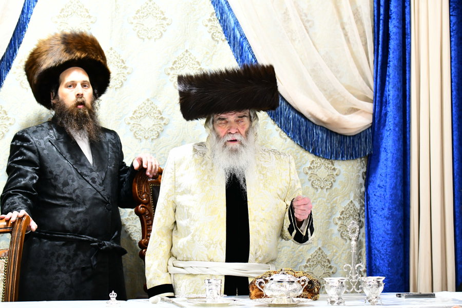 הרבי מירושלים שלף את הכינור והנעים בשירות זמירות ישראל במוצאי יום הקדוש
