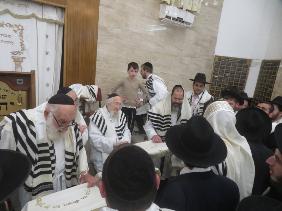 תיעוד מהנגב; ערב חג הסוכות במעונו של חבר המועצת