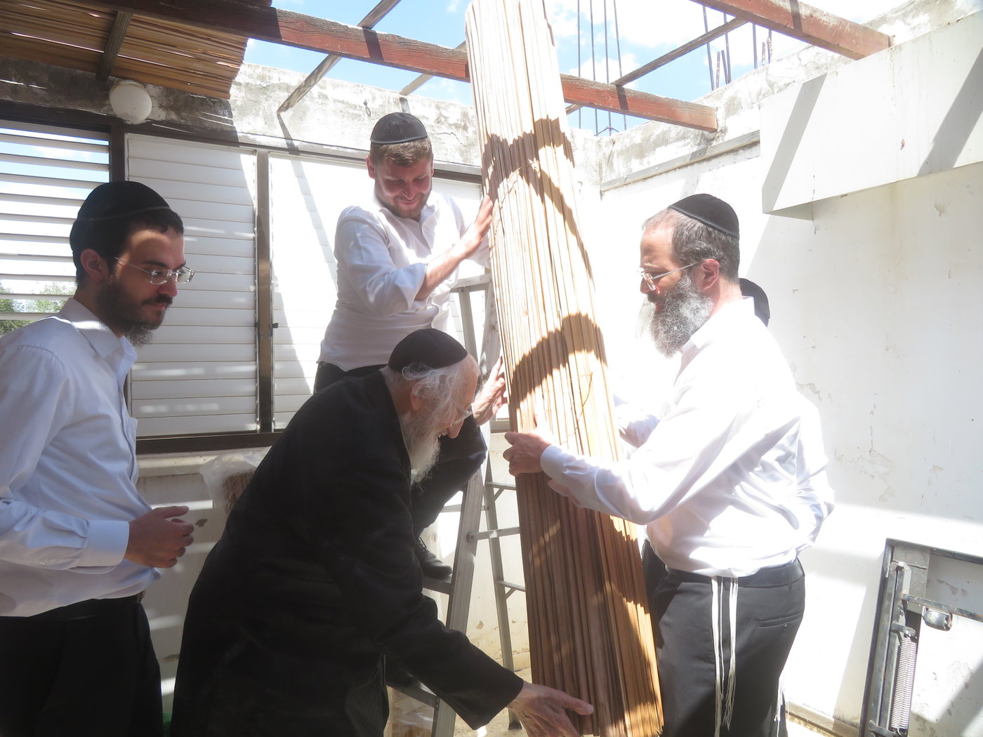 ערב סוכות אצל הגר"א לוי