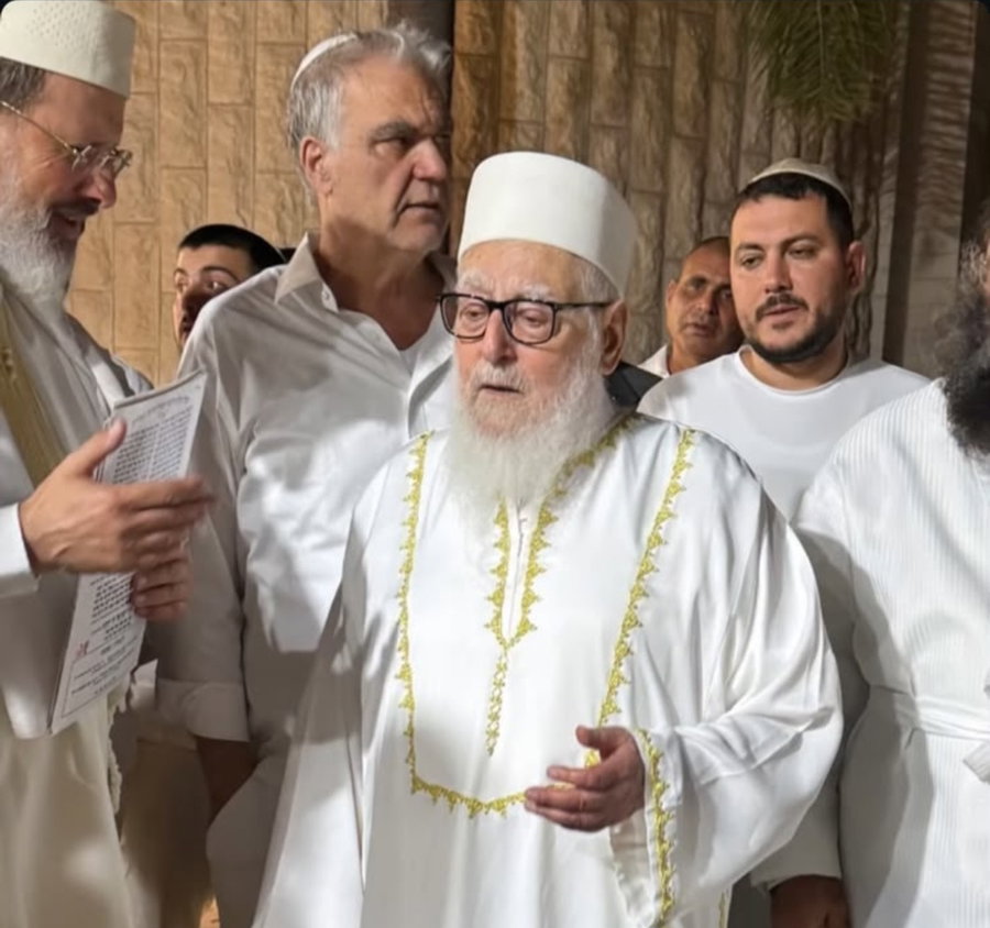 בסיום תפילת נעילה; המרא דאתרא הזמין את בני קהילתו למעמד 'פדיון פטר חמור' 