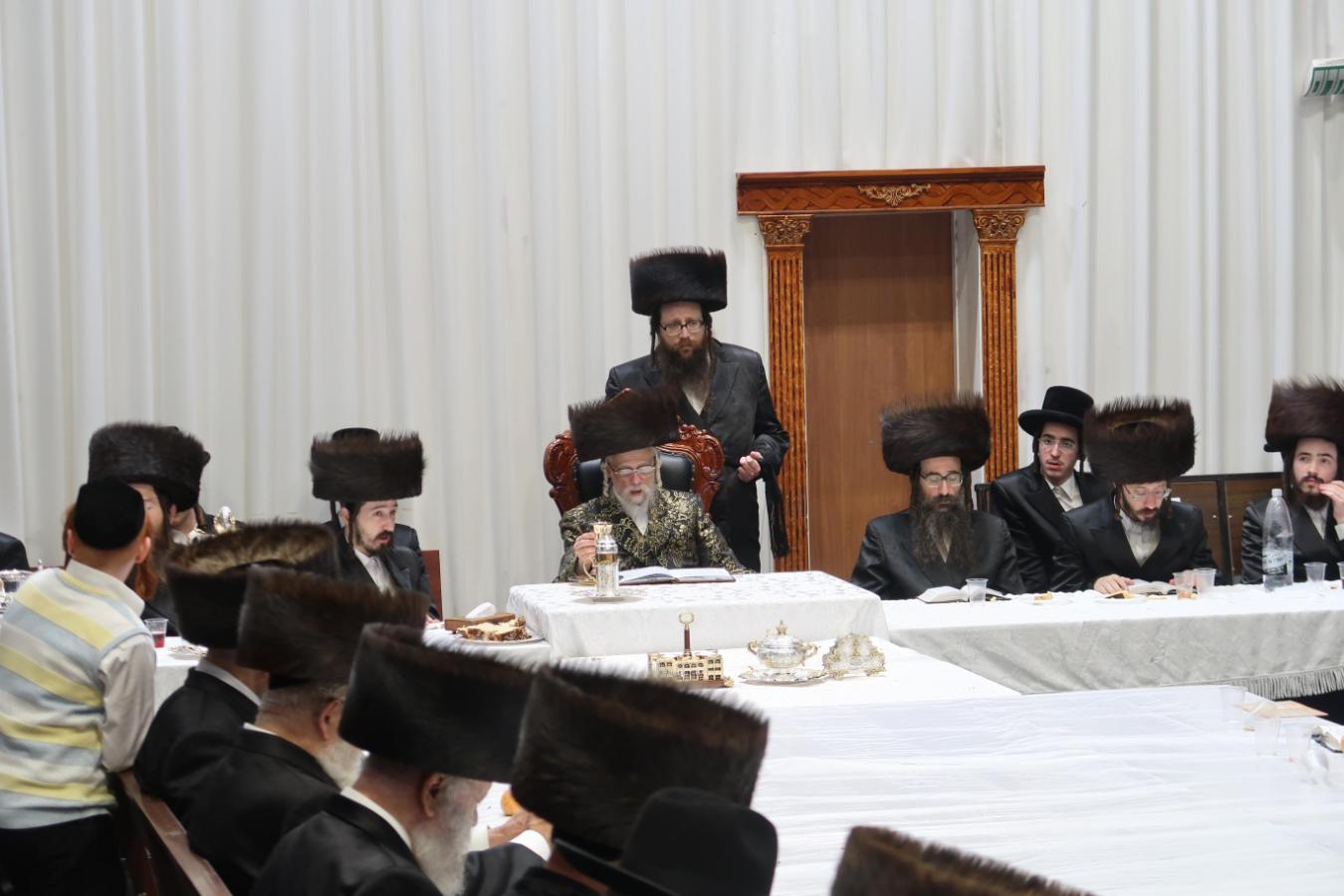 ערב ומוצאי יו"כ בחצה"ק סערט ויזניץ