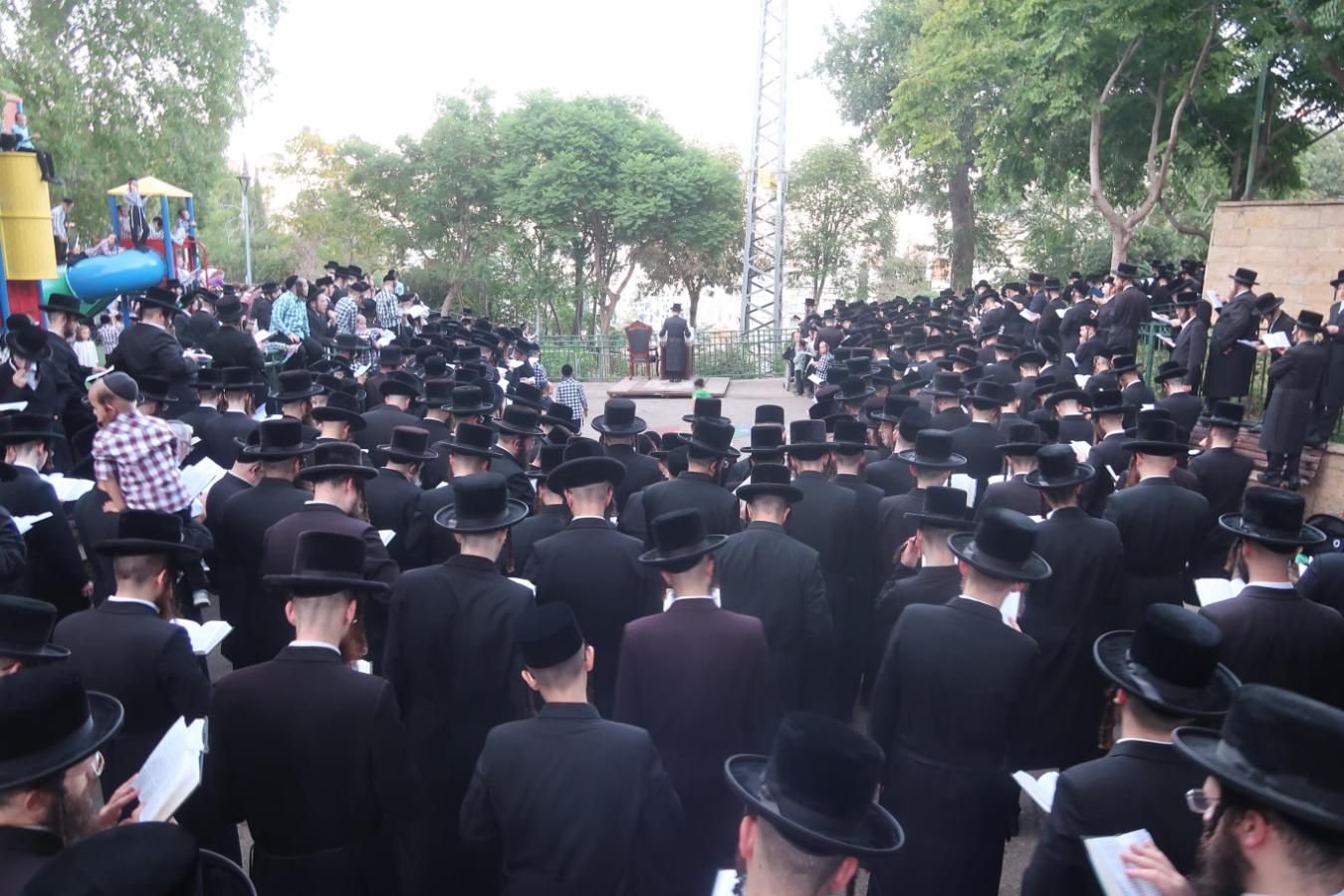 ערב ומוצאי יו"כ בחצה"ק סערט ויזניץ