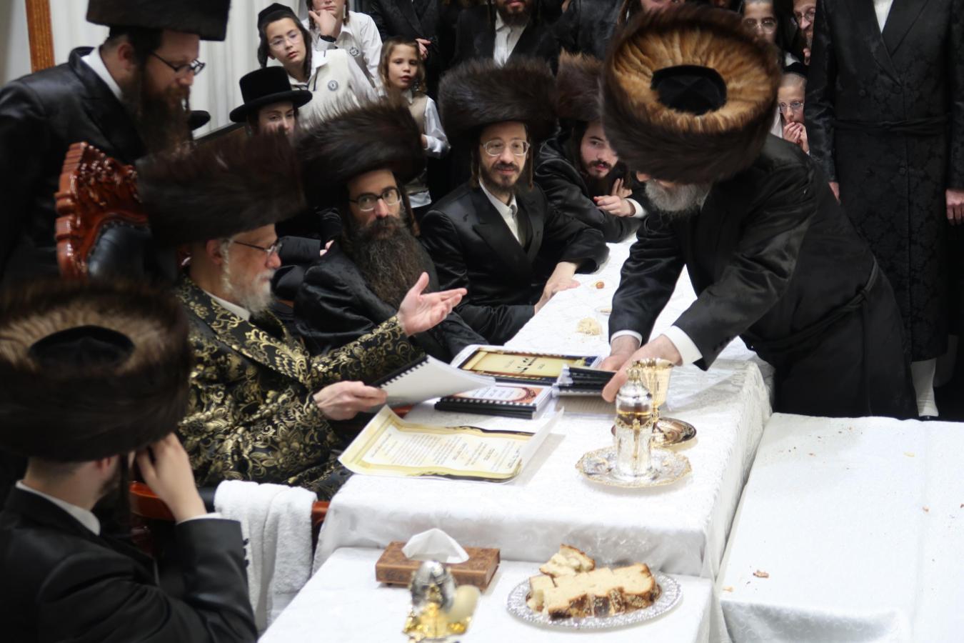 ערב ומוצאי יו"כ בחצה"ק סערט ויזניץ