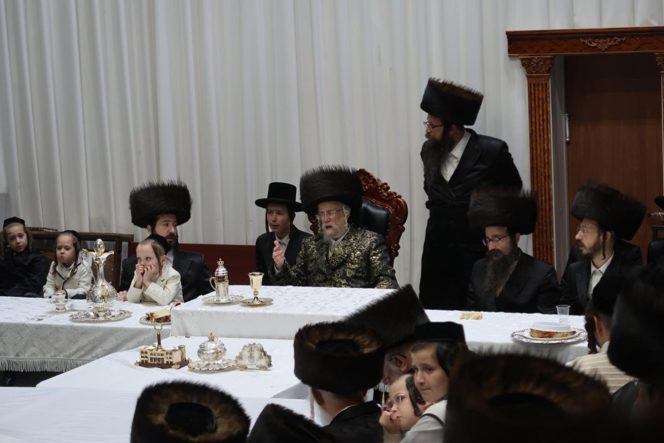 ערב ומוצאי יו"כ בחצה"ק סערט ויזניץ