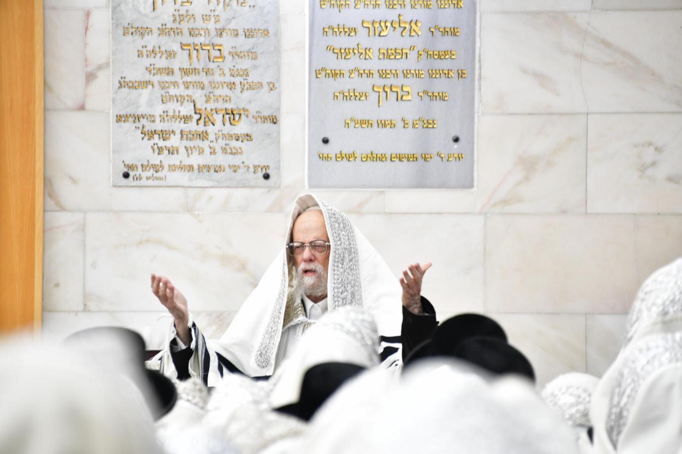 ערב ומוצאי יו"כ בחצה"ק סערט ויזניץ