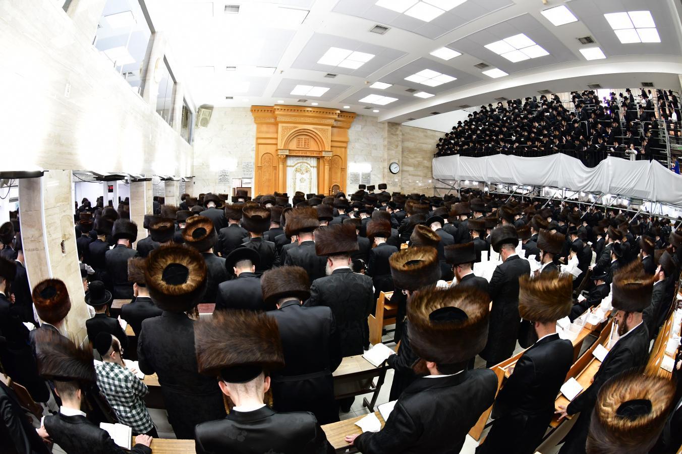 ערב ומוצאי יו"כ בחצה"ק סערט ויזניץ