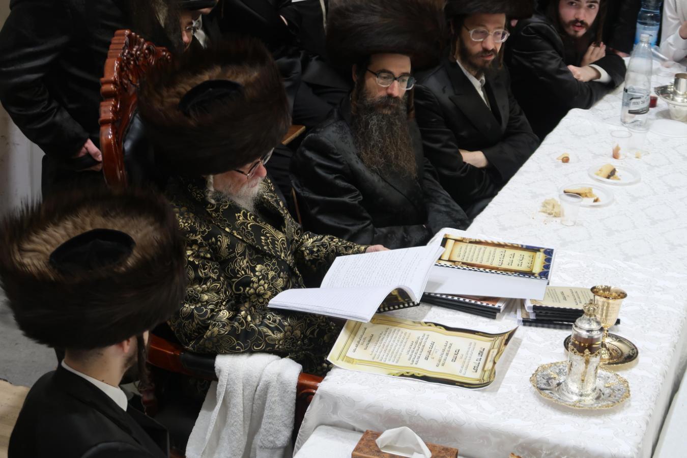 ערב ומוצאי יו"כ בחצה"ק סערט ויזניץ