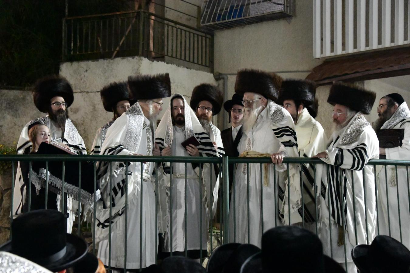 ערב ומוצאי יו"כ בחצה"ק סערט ויזניץ