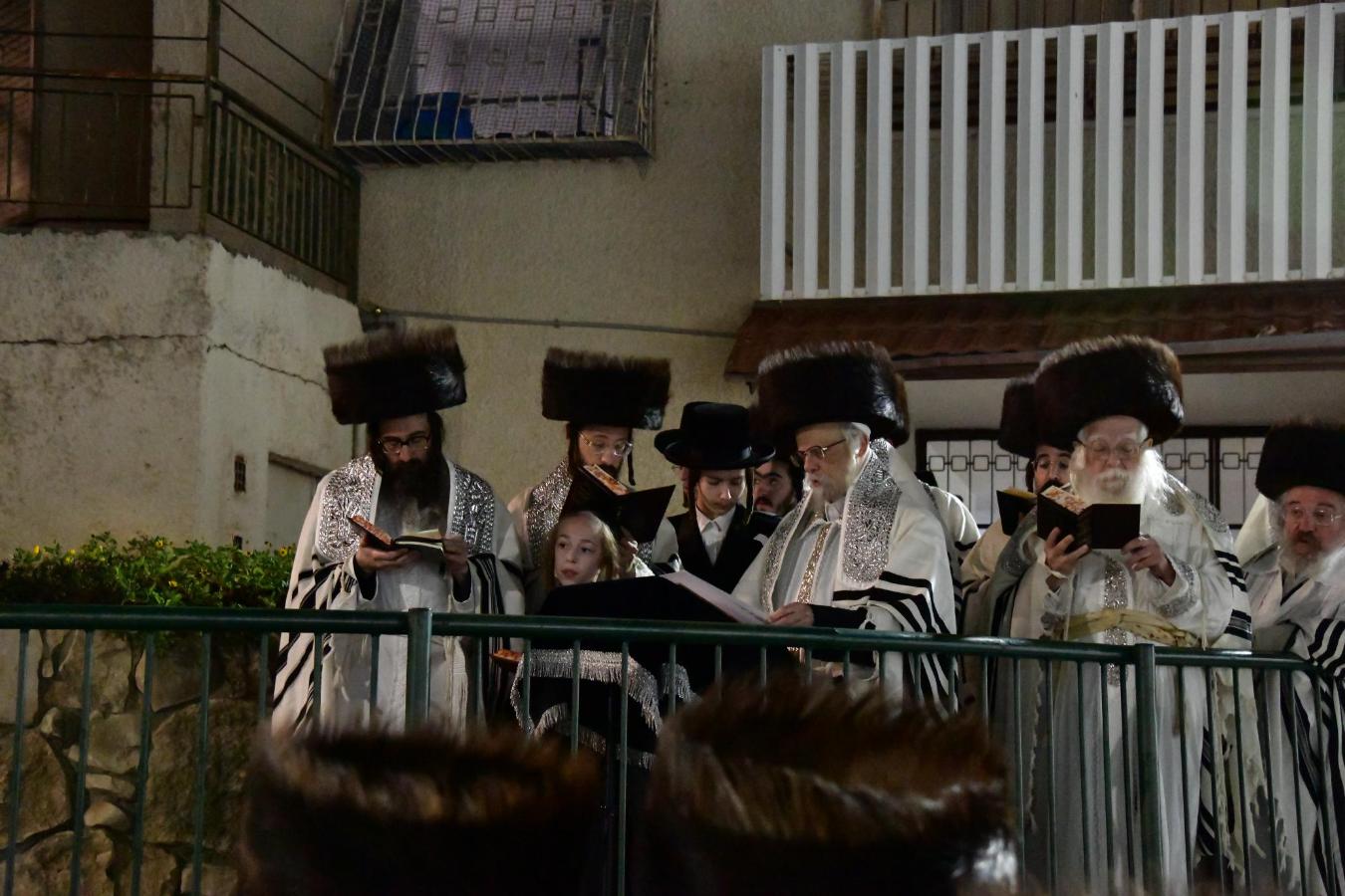 ערב ומוצאי יו"כ בחצה"ק סערט ויזניץ