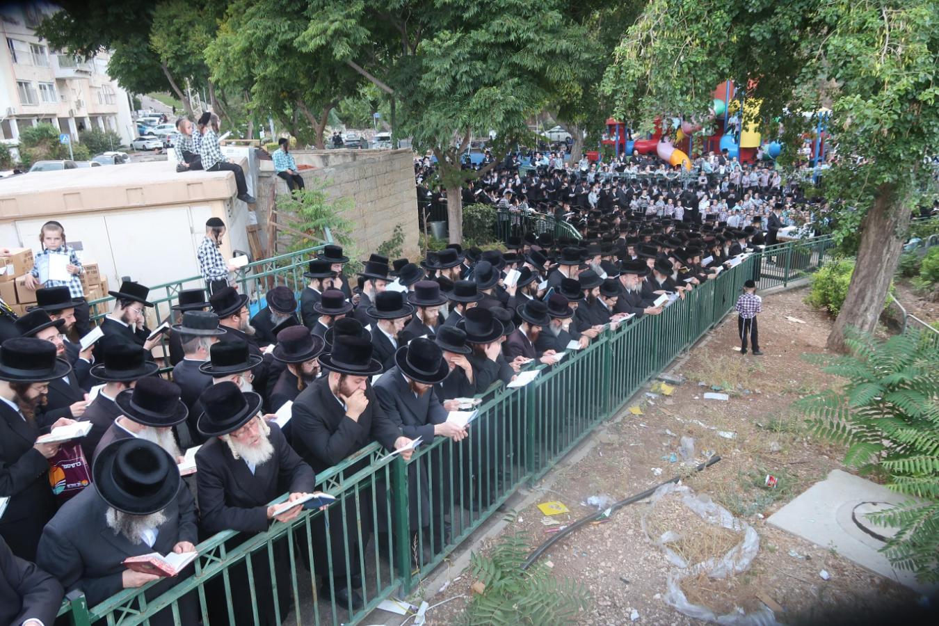 ערב ומוצאי יו"כ בחצה"ק סערט ויזניץ