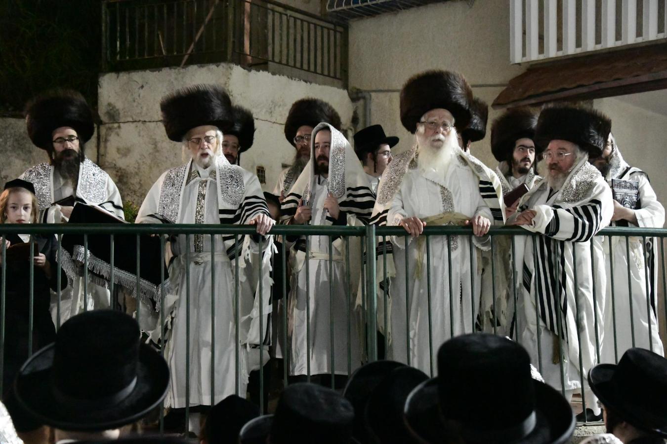 ערב ומוצאי יו"כ בחצה"ק סערט ויזניץ