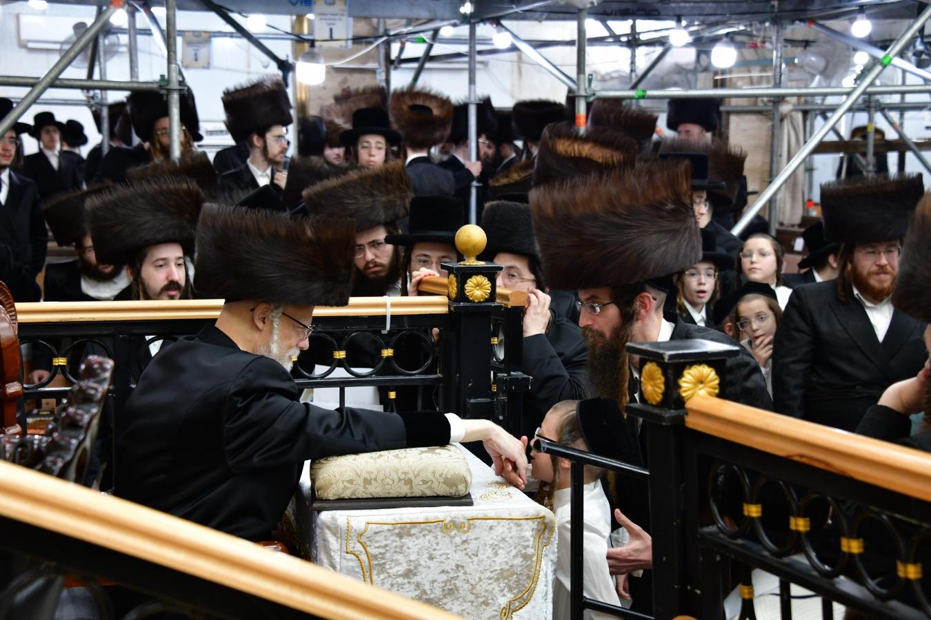 ערב ומוצאי יו"כ בחצה"ק סערט ויזניץ