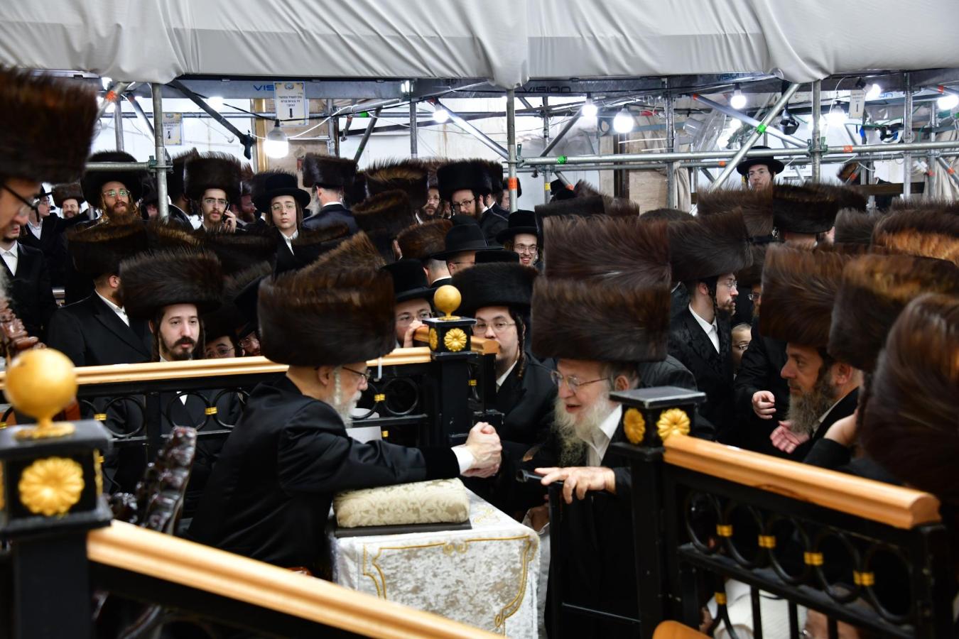 ערב ומוצאי יו"כ בחצה"ק סערט ויזניץ