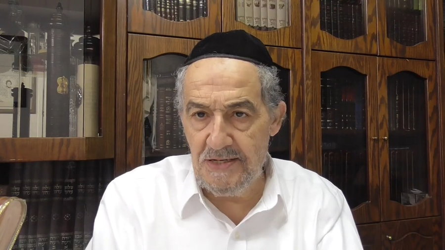 הרב מיכאל שושן עם הגיגים בעברית לחג הסוכות