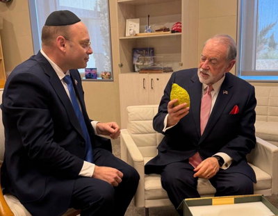 השגריר קיבל אתרוג 'חזון איש' מהבכיר החרדי והגיב בהתרגשות: "זאת הפעם הראשונה שלי"