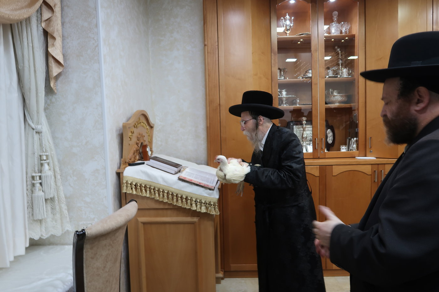 ערב ומוצאי יו"כ בחצה"ק ערלוי