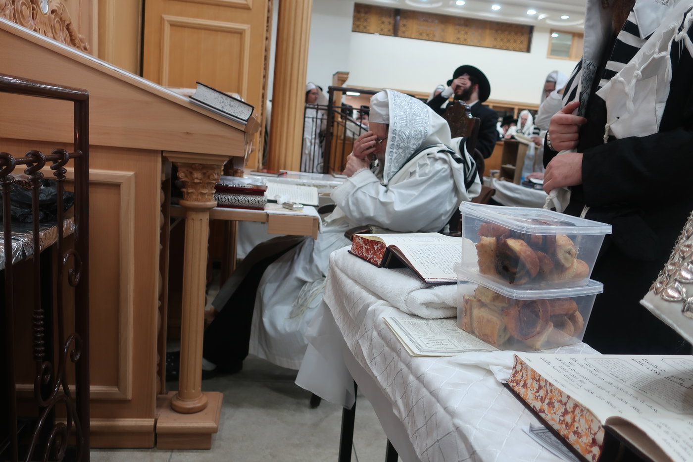ערב ומוצאי יו"כ בחצה"ק ערלוי