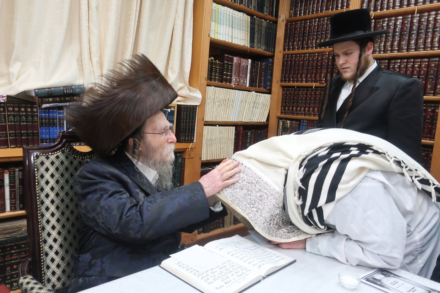 ערב ומוצאי יו"כ בחצה"ק ערלוי