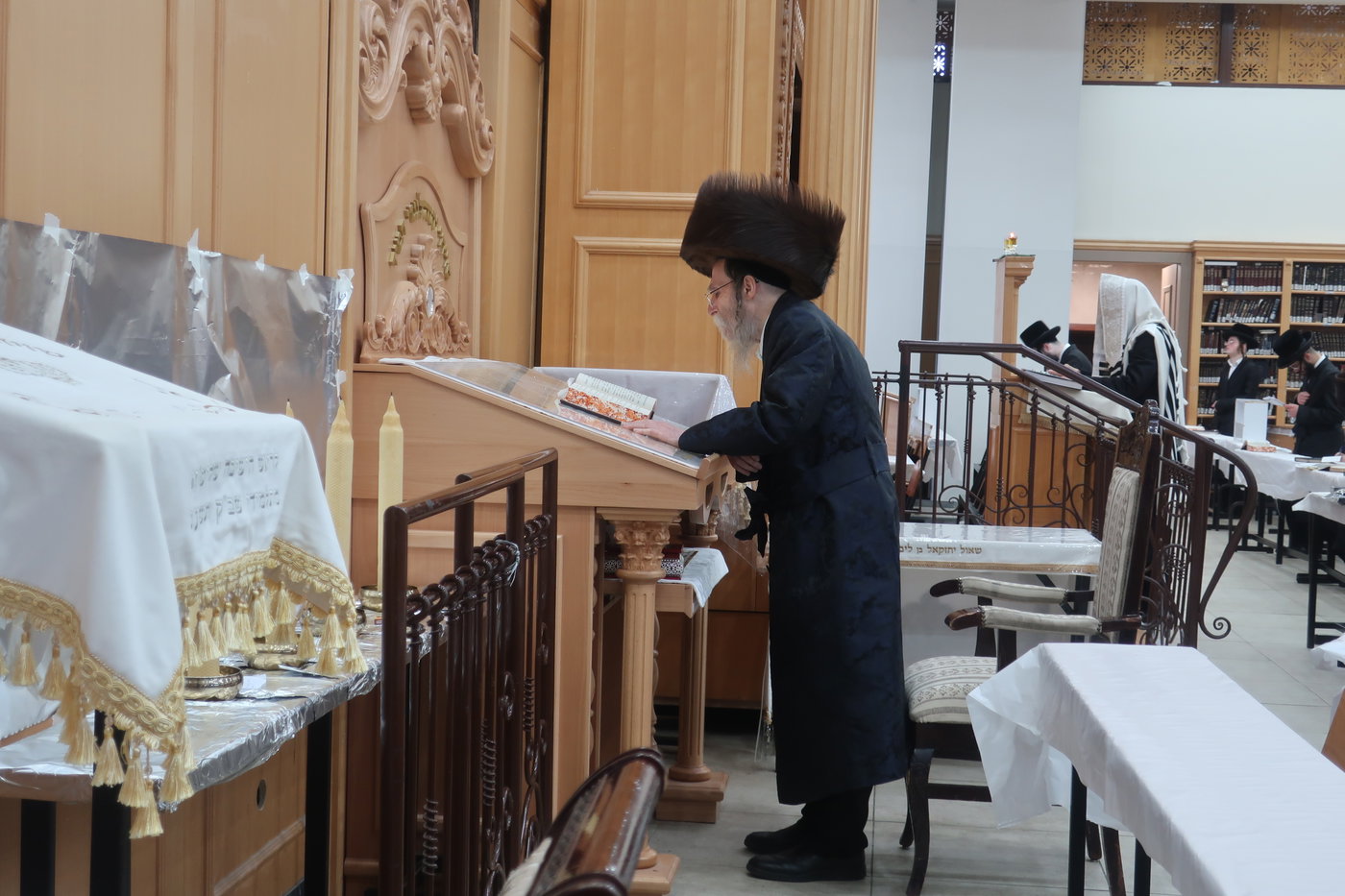 ערב ומוצאי יו"כ בחצה"ק ערלוי