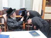 ערב ומוצאי יו"כ בחצה"ק ערלוי