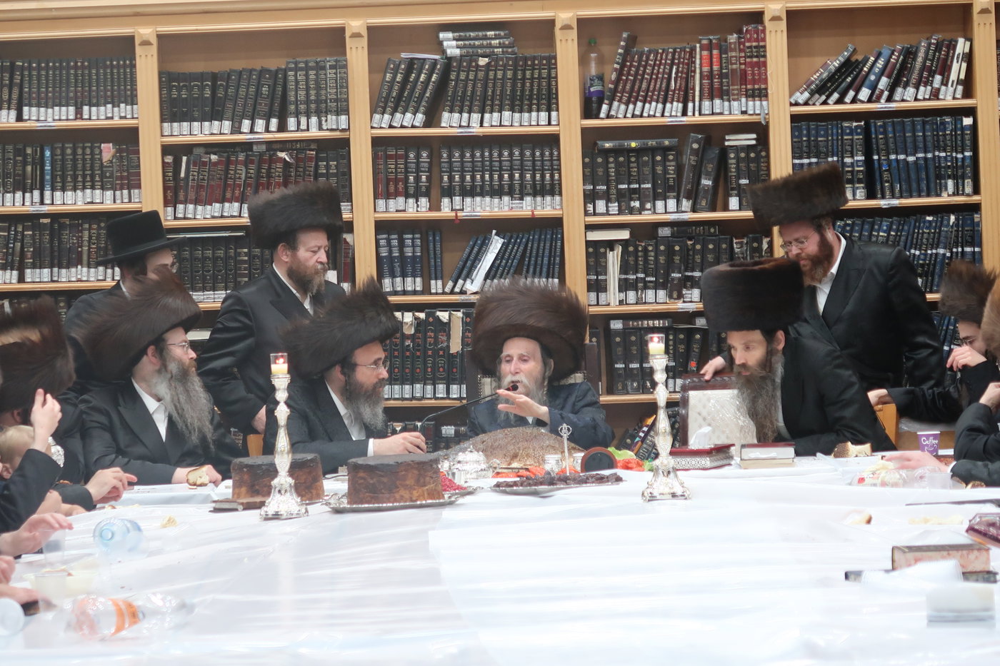 ערב ומוצאי יו"כ בחצה"ק ערלוי