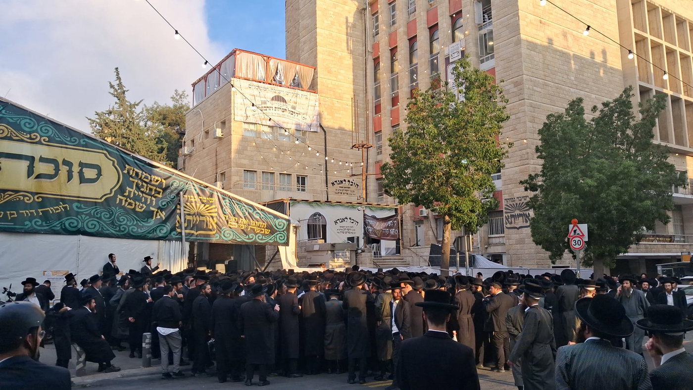 מעטפה עם 1,200 ש"ח לאברך: אלפים נהרו לחלוקת הצדקה של הנגיד