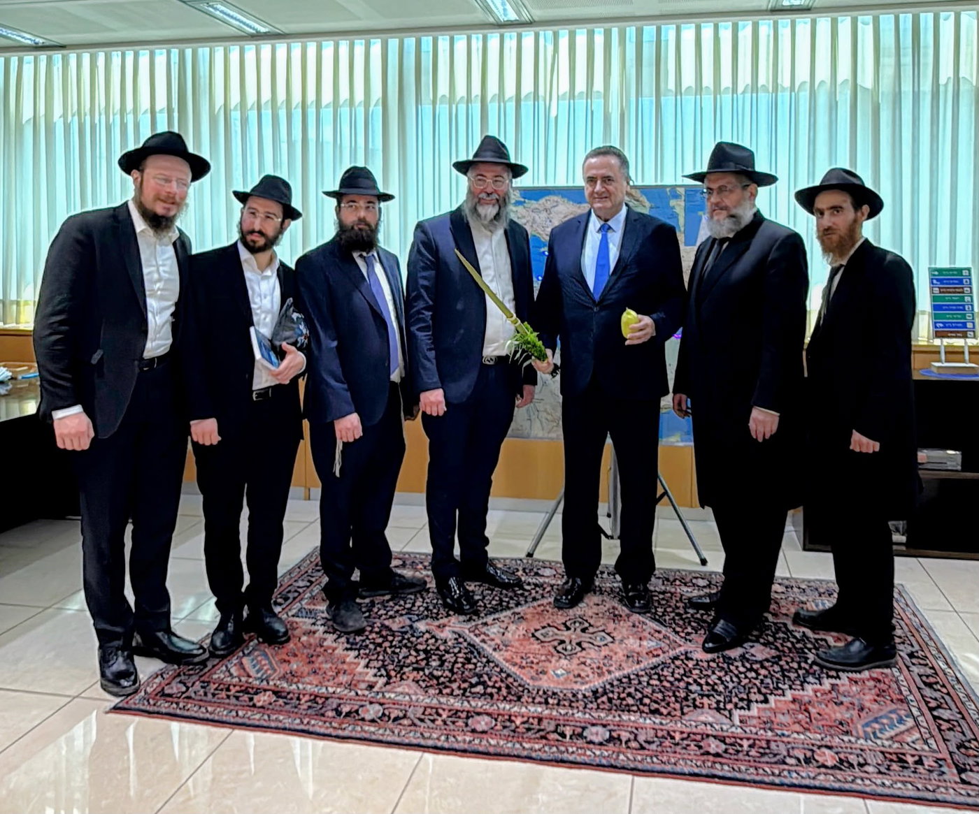 3 שנים לטבח שבעה באוקטובר: דיון חריג בלשכת שר הביטחון - שקיבל סט לסוכות