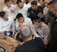 בנט הגיע לטשונטיה של בן יו"ר דגל התורה, וחטף בקבוק בירה