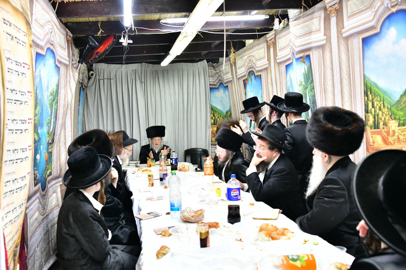 האדמו"ר מאוז'רוב בטיש חוה"מ סוכות