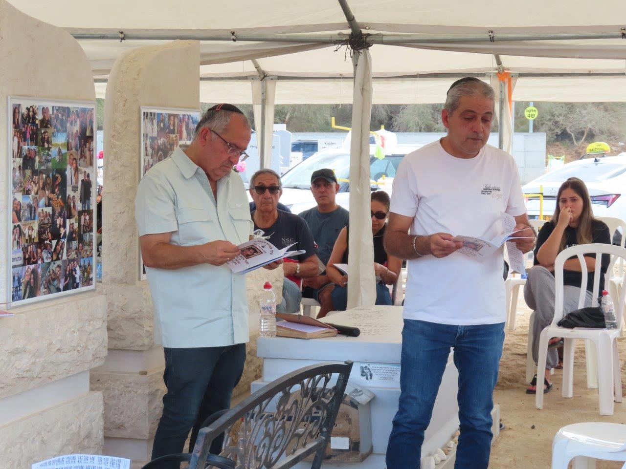 המשפחות השכולות בבית העלמין באשדוד