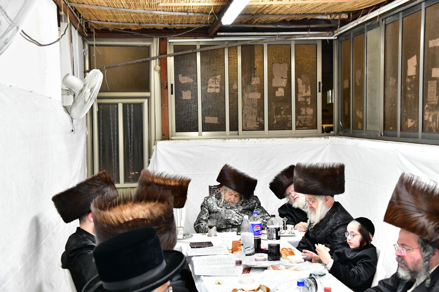 האדמו"ר מטעמשוואר בטיש חוה"מ סוכות