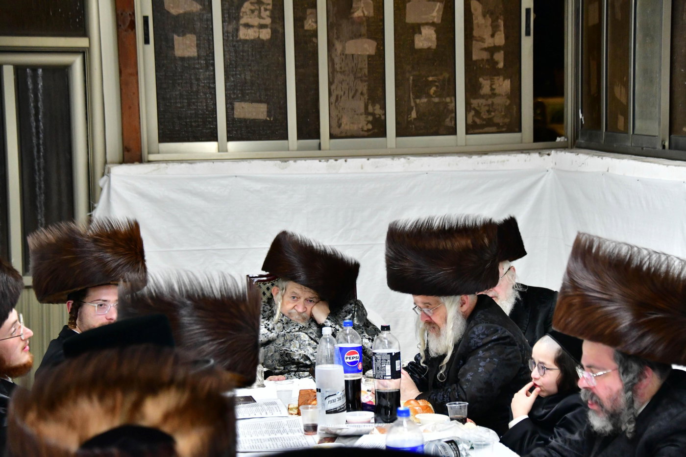 האדמו"ר מטעמשוואר בטיש חוה"מ סוכות