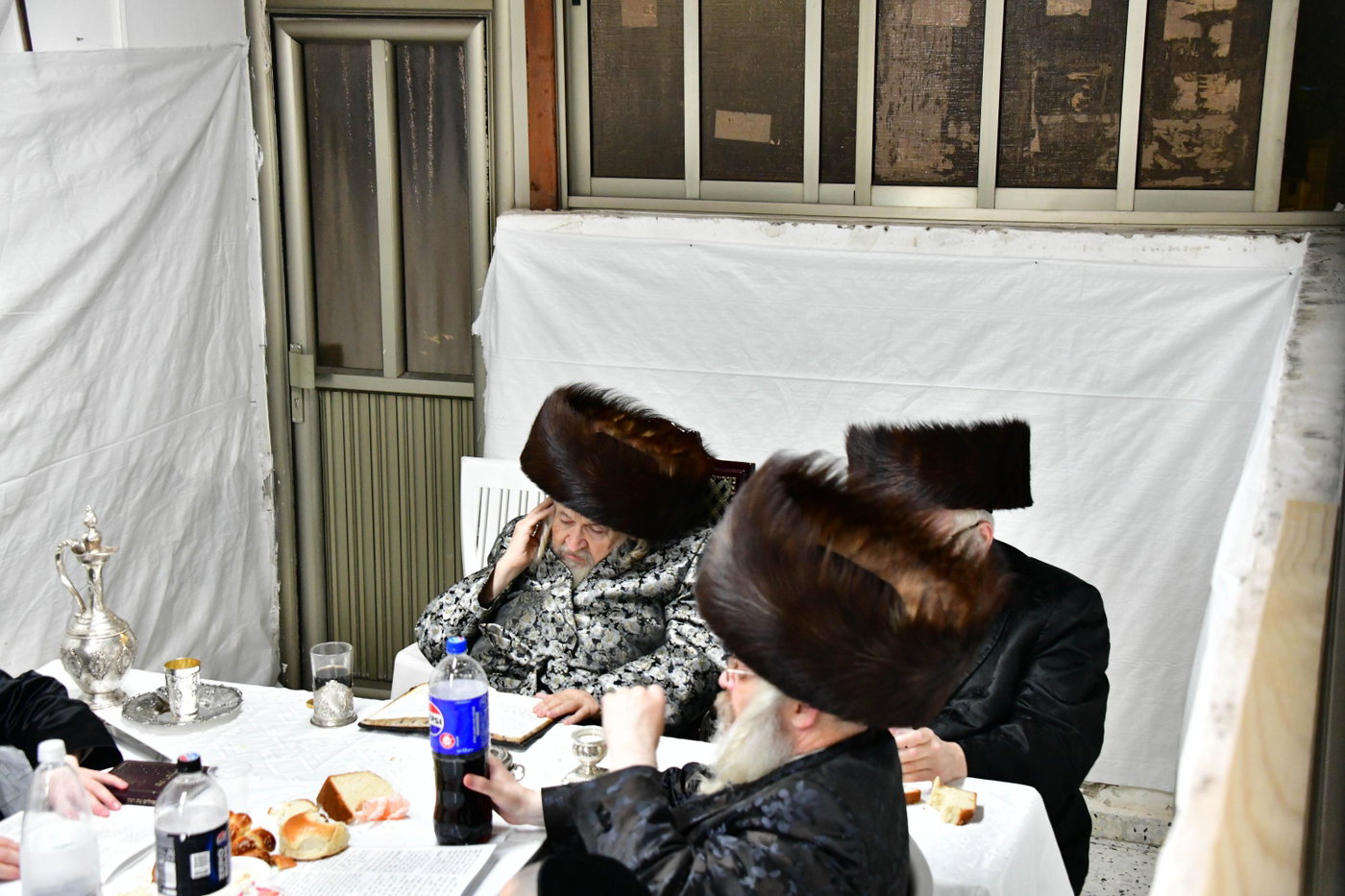האדמו"ר מטעמשוואר בטיש חוה"מ סוכות